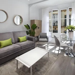 https://bonito-apartamento-en-centro-histrico-de-mlaga.1costadelsol.com